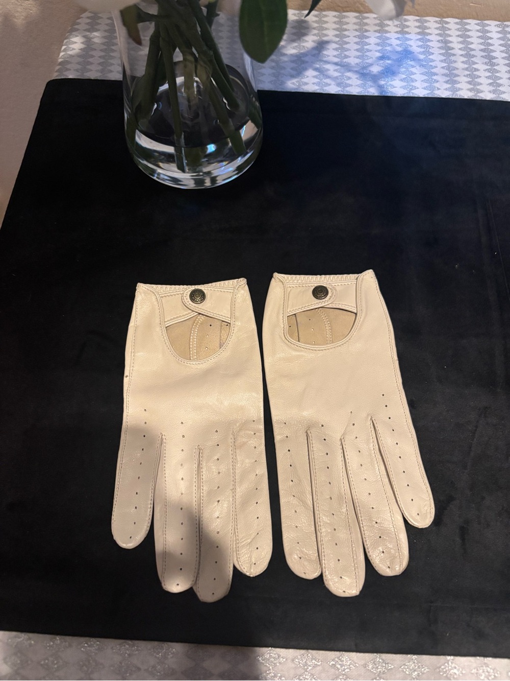 Coach Women or men’s Leather Driving Gloves - Cream